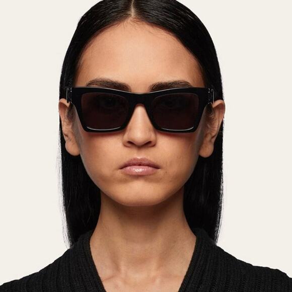 NEW!!! SALVATORE FERRAGAMO Sunglasses SF2013S 001 Authentic - Picture 3 of 12